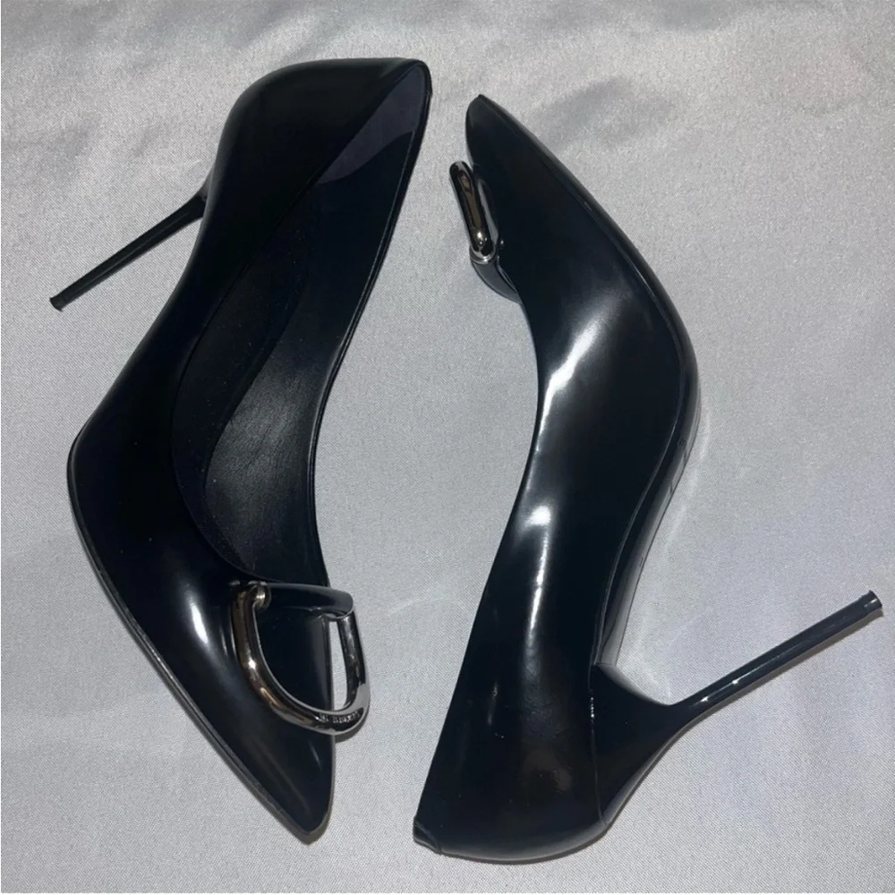 Burberry Flanagan Black Patent Leather Silver D-Ring Heeled Pumps Size 9 (39)